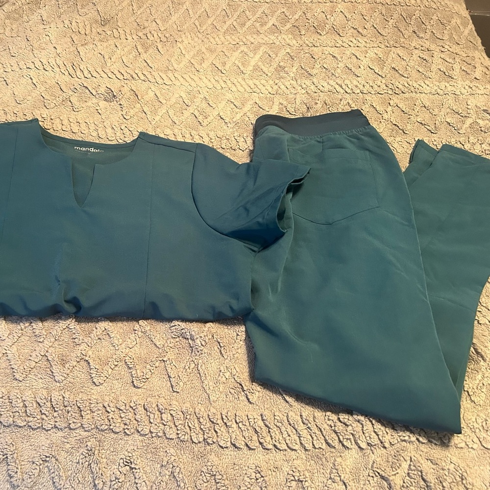 Mandala Women's Teal scrub set